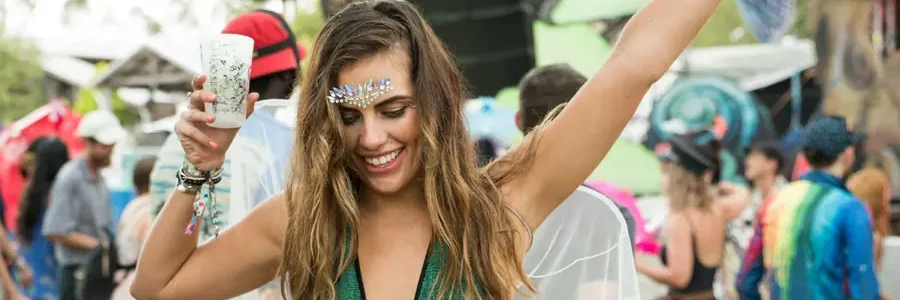 Style trifft Beat: Warum moderne Sportbekleidung das perfekte Festival-Outfit für das Warnow Openair ist